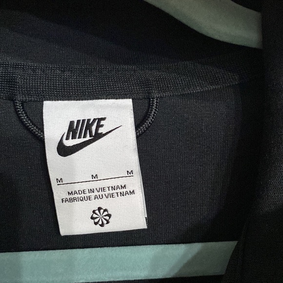 Nike | 1/2 Zip Pullover Tech Fleece Sweater NWT, without tag, but never worn ✨ - Picture 5 of 9